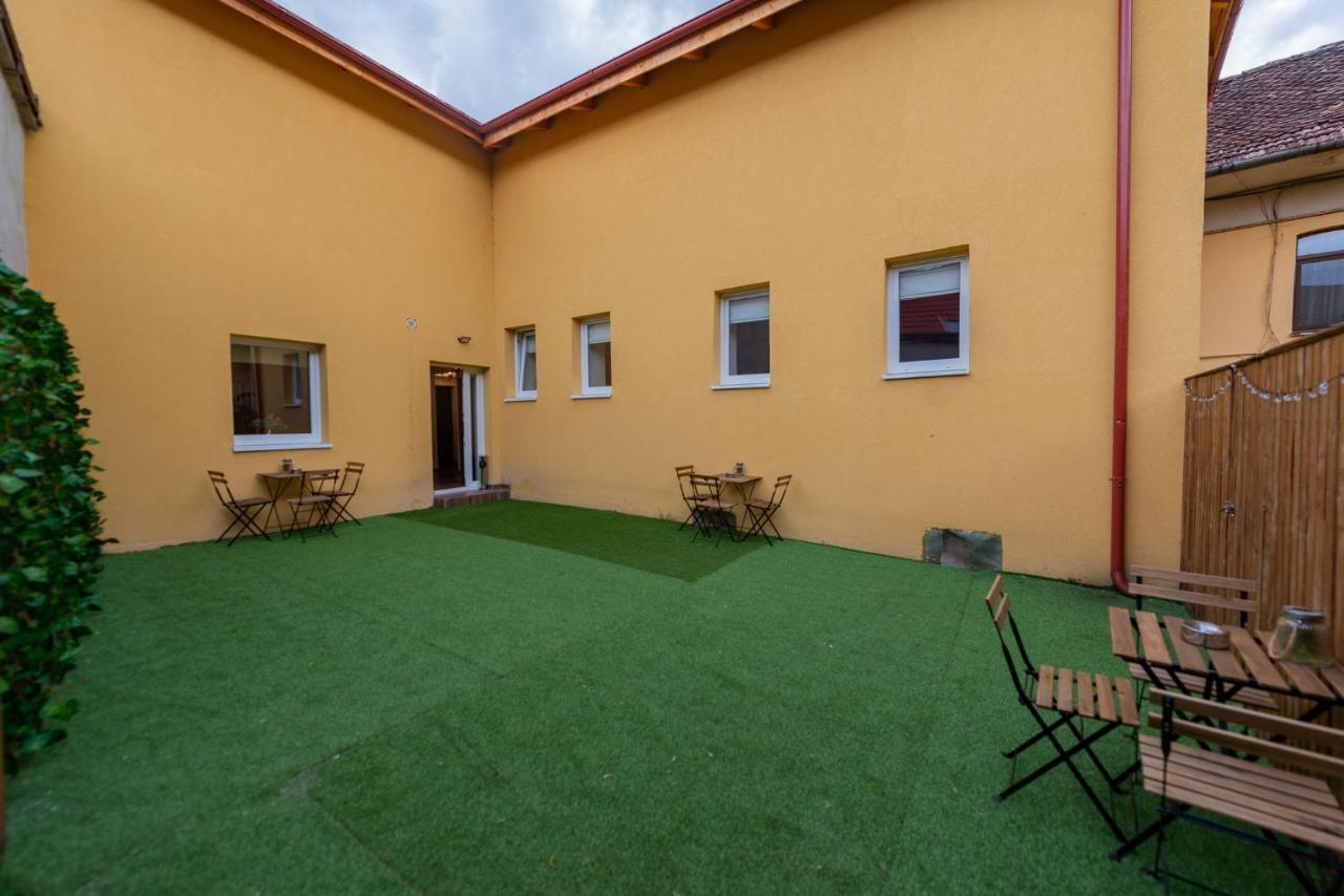 Fernweh Haus Brasov Hotel ภายนอก รูปภาพ